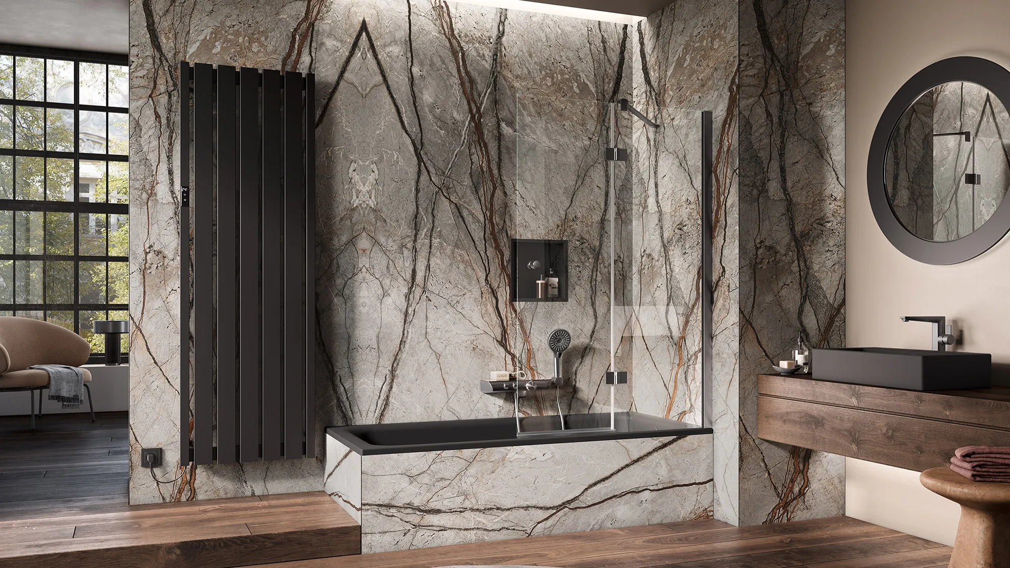 Schwarzer Design-Badheizkörper des Herstellers HSK in einem Badezimmer mit viel Naturstein und Holz neben einer Badewanne.