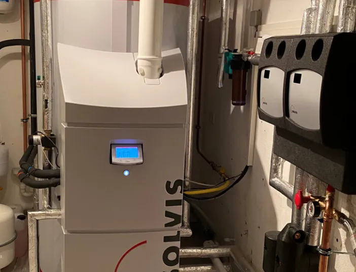 Neue SolvisMax-Heizungsanlage nach der Modernisierung.