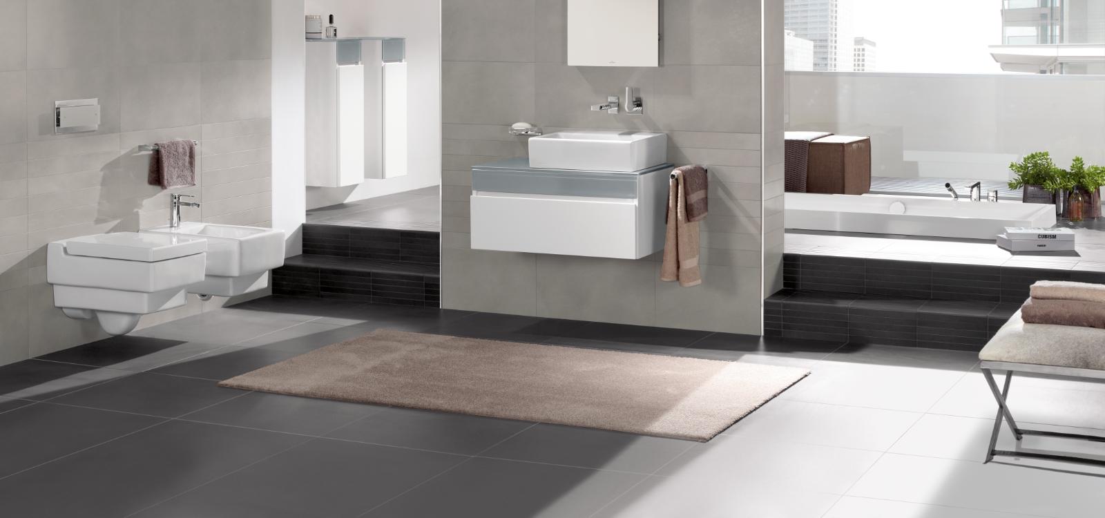 Badezimmer mit Fliesenmix